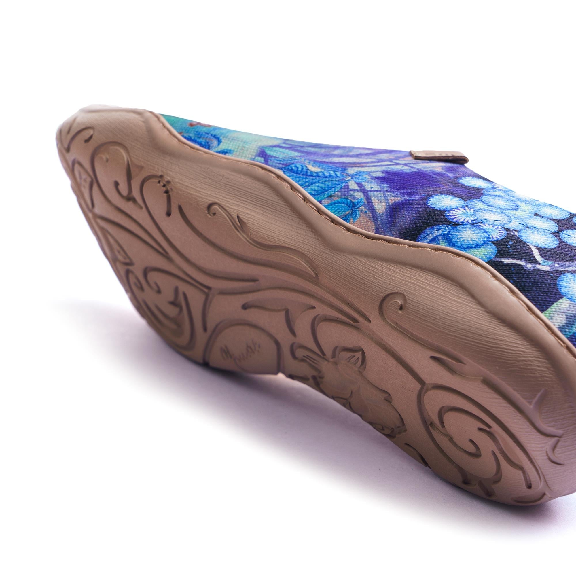 Cloud-Drifting Koi Women's Slip-On Shoes Painted Canvas Sneakers