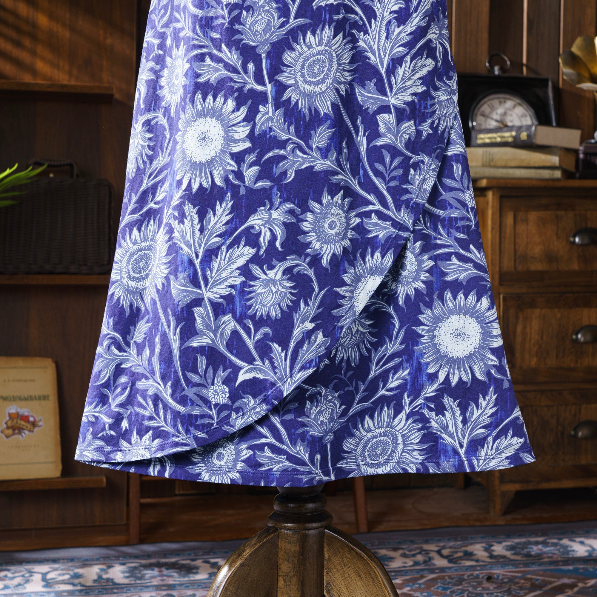 Women Hawaiian Dress Blue and White Porcelain Sunflower V-Neck Long Sleeve Dress