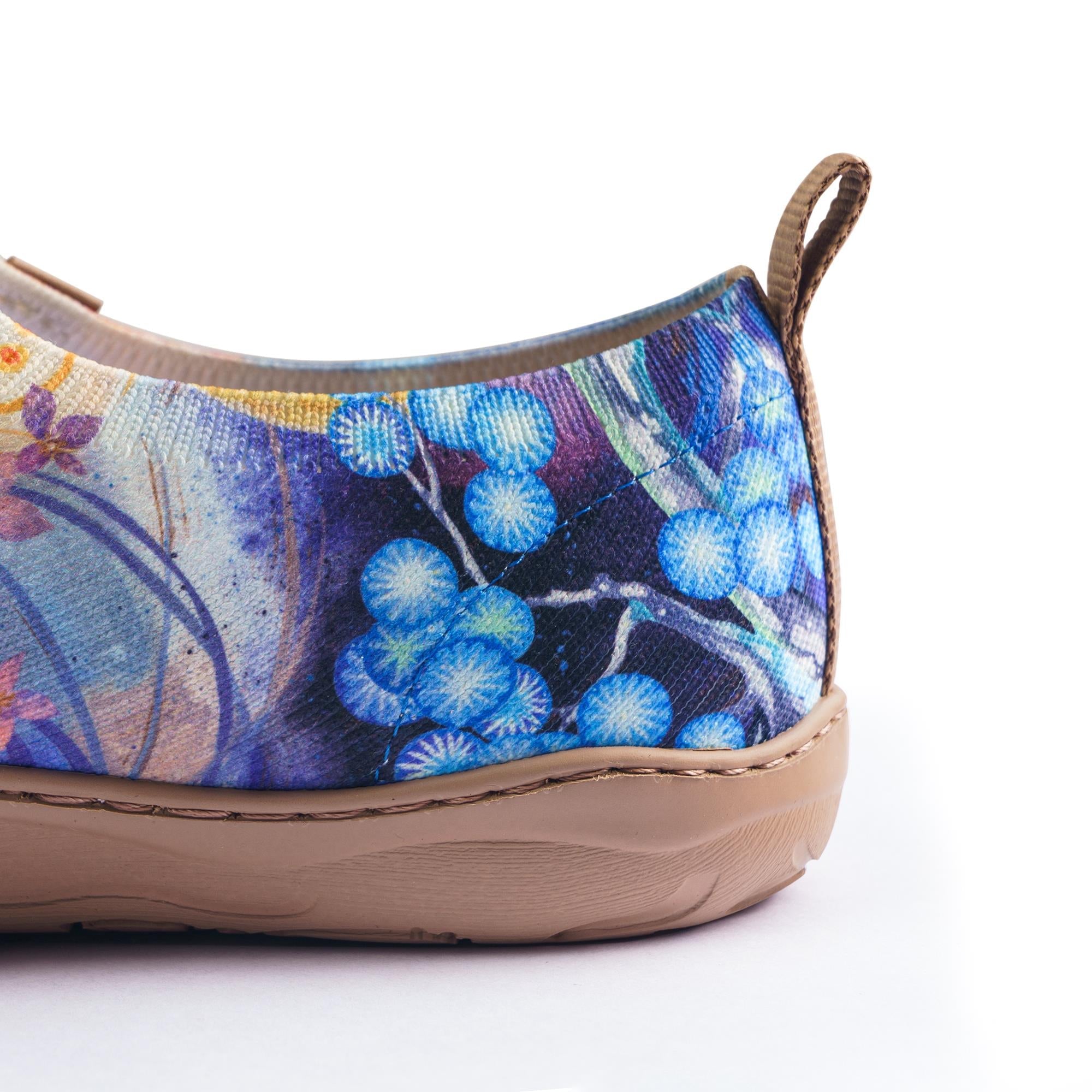Cloud-Drifting Koi Women's Slip-On Shoes Painted Canvas Sneakers