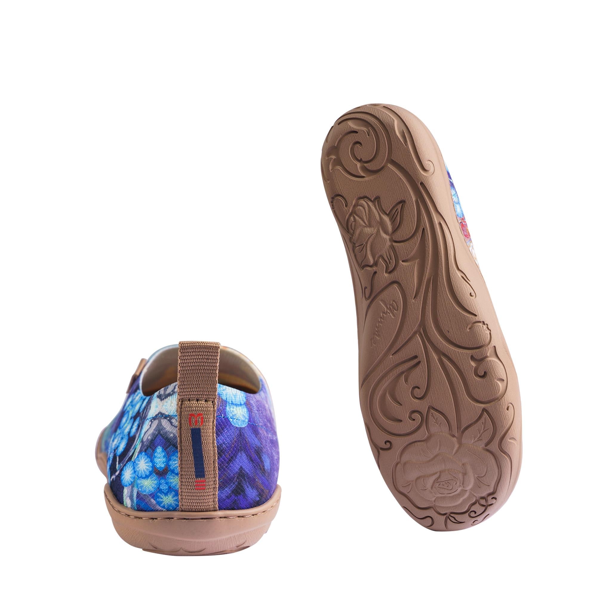 Cloud-Drifting Koi Women's Slip-On Shoes Painted Canvas Sneakers